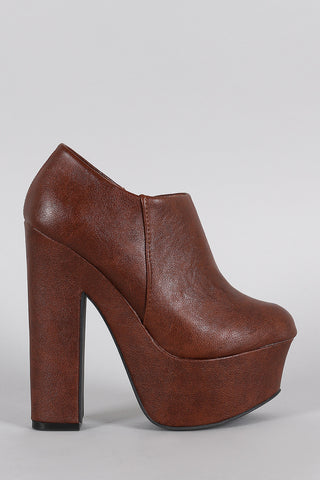 Breckelle Double Buckle Criss Cross Round Toe Cutout Booties